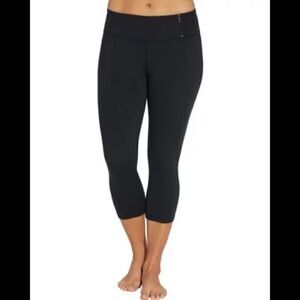CALIA by Carrie Underwood Women's Essential No Seam Capris